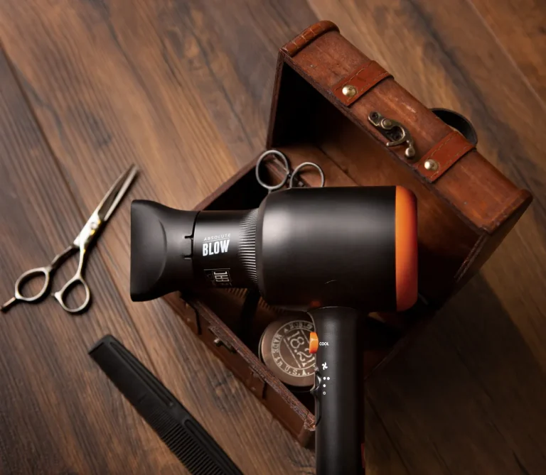 Curs Frizerie Craiova - Tunsul pe Ud vs. Tunsul pe Uscat – Diferențele Explicate în Cursurile de Frizerie din Craiova Curs frizerie Craiova - product 1