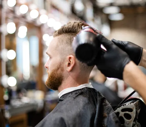 Curs Frizerie Craiova - Importanța mentenanței ustensilelor profesionale în frizerie pentru frizerii din Craiova Curs frizerie Craiova - service image 6